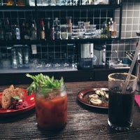 Foto tomada en Bloody Mary Bar &amp;amp; Grill  por Inna P. el 8/14/2016