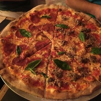 Foto tirada no(a) Best Pizza por Marco O. em 8/12/2016