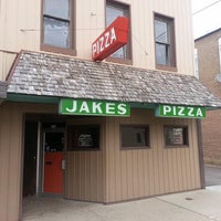 Das Foto wurde bei Jake&amp;#39;s Pizza von Jake&amp;#39;s Pizza am 1/7/2017 aufgenommen