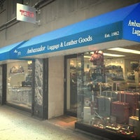 Foto scattata a Ambassador Luggage &amp;amp; Leather Goods Store da Ambassador Luggage &amp;amp; Leather Goods Store il 9/19/2014
