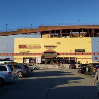 Metro Mall - 6626 Metropolitan Ave