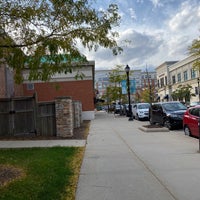 Photo prise au Bayshore Town Center par Katrina K. le10/12/2019