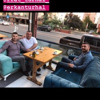 Das Foto wurde bei Kaffeerengi Bistro von İdooo am 9/30/2019 aufgenommen