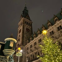Photo taken at Weihnachtsmarkt Rathausmarkt by Ain T. on 12/5/2022