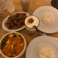 Foto diambil di Massaman Café &amp;amp; Restaurant oleh Nur H. pada 10/10/2018