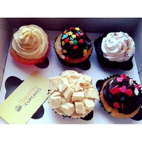 7/9/2013にStephanie Z.がBaunilha Cupcakesで撮った写真