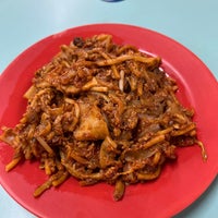 Photo taken at Outram Park Fried Kway Teow Mee by Calvin C. on 3/23/2022