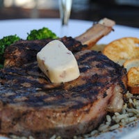 8/16/2013 tarihinde Angus Steak House and Restaurantziyaretçi tarafından Angus Steak House and Restaurant'de çekilen fotoğraf