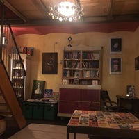 Das Foto wurde bei La Cité Libreriacafè von Esra D. am 5/23/2018 aufgenommen