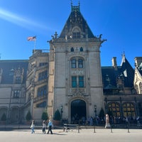 Photo taken at The Biltmore Estate by Theresa R. on 10/22/2023