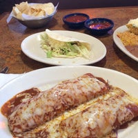 Das Foto wurde bei La Parrilla Mexican Restaurant von Shane W. am 9/26/2015 aufgenommen