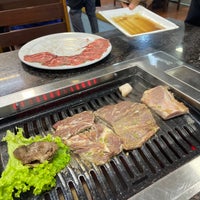Das Foto wurde bei Hanwoori Korean Restaurant (한우리) von Kirn W. am 10/8/2023 aufgenommen