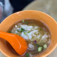 Photo taken at Restoran Lou Wong Tauge Ayam KueTiau (老黄芽菜鸡沙河粉) by Kirn W. on 8/4/2023
