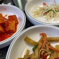 Das Foto wurde bei Hanwoori Korean Restaurant (한우리) von Kirn W. am 12/27/2023 aufgenommen