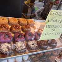 Das Foto wurde bei Bob&amp;#39;s Donuts von Laura W. am 11/22/2023 aufgenommen