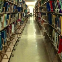 Foto tirada no(a) Leo F. Cain University Library por Jessica W. em 10/3/2012
