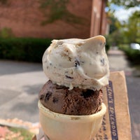 Das Foto wurde bei Jeni&amp;#39;s Splendid Ice Creams von Diane F. am 10/6/2022 aufgenommen