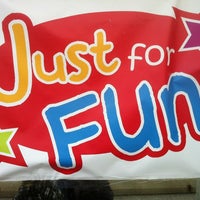 Foto tirada no(a) Just For Fun Party and Play Centre por Jason em 12/6/2012