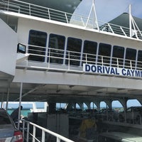 Photo taken at Ferry Boat Dorival Caymmi by Icaro M. on 1/14/2018