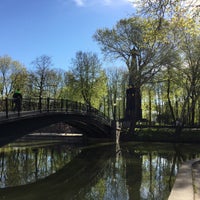 Photo taken at Озеро в Лопатинском саду (с мостом) by katarinika on 5/18/2017