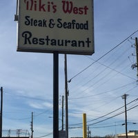 Photo taken at Niki&amp;#39;s West by Gary S. on 2/3/2018