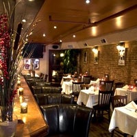 Снимок сделан в Don&amp;#39;t Tell Mama Restaurant and Piano Bar пользователем JESS K. 11/13/2012
