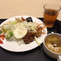 Photo taken at Dining Hall by Yiwen Z. on 10/4/2012