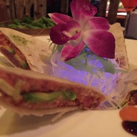 4/20/2015 tarihinde Oscar C.ziyaretçi tarafından Fusha Asian Cuisine'de çekilen fotoğraf