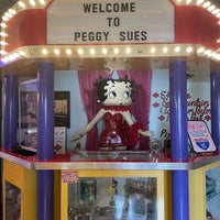 Photo taken at Peggy Sue&amp;#39;s 50&amp;#39;s Diner by La Marquesa on 6/10/2023
