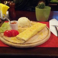 12/20/2012 tarihinde Tasha D.ziyaretçi tarafından Burrito House'de çekilen fotoğraf