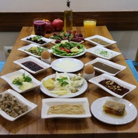 Das Foto wurde bei Nişantaşı kahvaltı von Nişantaşı kahvaltı am 1/13/2017 aufgenommen