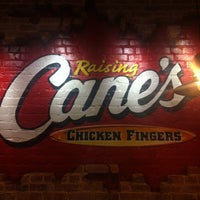Foto diambil di Raising Cane&amp;#39;s Chicken Fingers oleh Abdul A. pada 2/27/2013