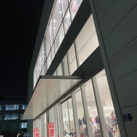 Photo taken at UNIQLO by Vic F. on 11/27/2023