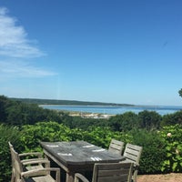 Foto scattata a Beach Plum Inn &amp;amp; Restaurant da Kristen L. il 7/27/2016