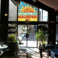 10/24/2012 tarihinde Cady L.ziyaretçi tarafından Mediterranean Cafe aka Med Cafe'de çekilen fotoğraf