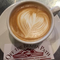 8/14/2015 tarihinde Off The Beaten Path Coffeehouseziyaretçi tarafından Off The Beaten Path Coffeehouse'de çekilen fotoğraf