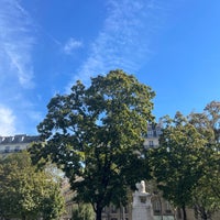 Photo taken at Sofitel Paris Arc de Triomphe by Dr.Salem A. on 9/4/2023