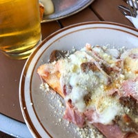 Foto tomada en Filippi&amp;#39;s Pizza Grotto- Napa  por P M. el 10/31/2020