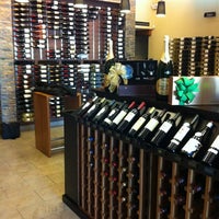 Foto tirada no(a) Cabernet Wines Store por Paris V. em 10/3/2012