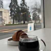 Photo taken at Blue Bottle Coffee by Omar on 2/4/2023
