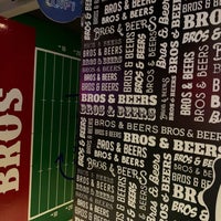 Foto tirada no(a) Bros And Beers por Dipesh G. em 12/27/2019