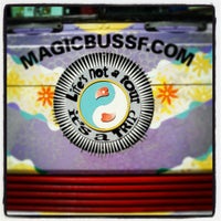 Foto tomada en Magic Bus SF Tour  por Michael Y. el 6/20/2013