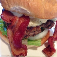 Снимок сделан в Best Burger &amp;amp; BBQ пользователем M M. 12/26/2012