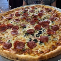 รูปภาพถ่ายที่ Mama&amp;#39;s Pizza โดย Karen R. เมื่อ 5/15/2021