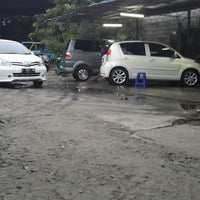 Photo taken at Cuci Mobil &amp;amp; Motor 24 Jam &amp;quot;BERKAH&amp;quot; by Bintang L. on 12/21/2013