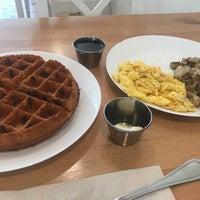 รูปภาพถ่ายที่ 521 Biscuits &amp; Waffles โดย Ayah . เมื่อ 7/16/2018