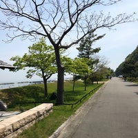Photo taken at 淡輪海水浴場 ときめきビーチ by Masaya Nakano on 5/27/2018