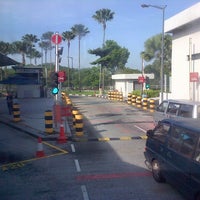 Photo taken at Bus Stop 46101 (Woodlands Checkpoint) by wan zuhairi w. on 4/22/2013