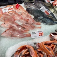 Photo taken at Sydney Fish Market by Chris W. on 12/8/2023