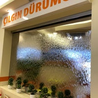 รูปภาพถ่ายที่ Çılgın Dürüm โดย Selim A. เมื่อ 6/15/2018